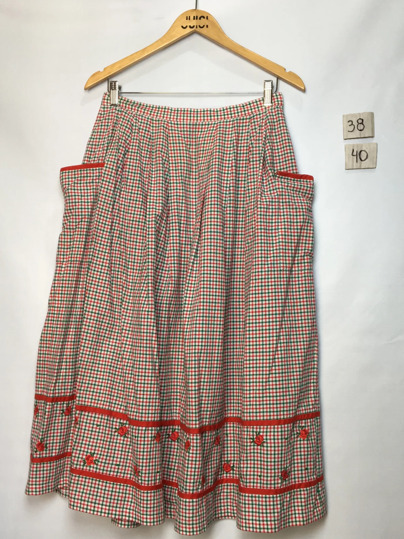SAIA MIDI XADREZ COM BORDADO FLORAL E BOLSOS