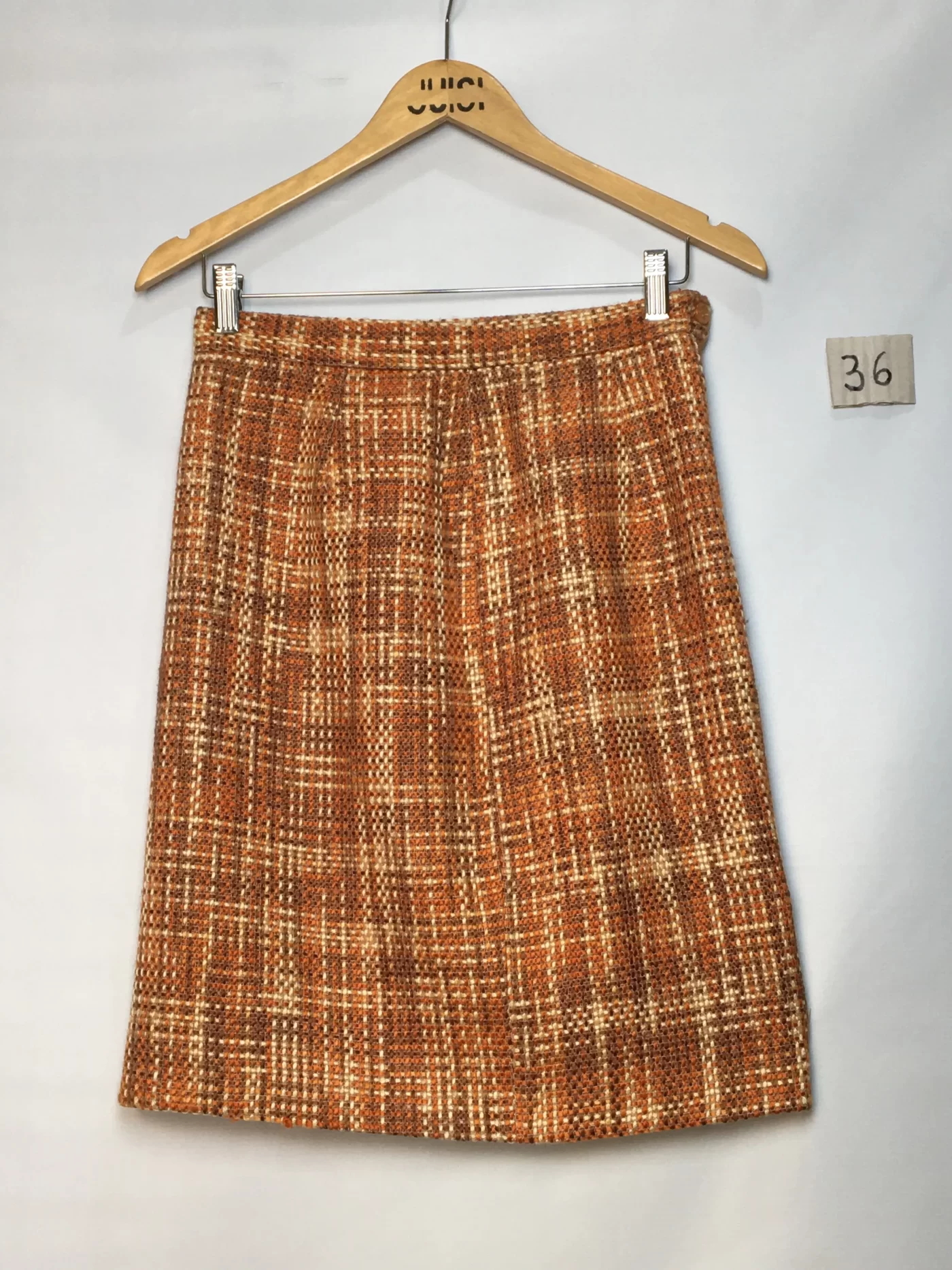SAIA MIDI EM TWEED LARANJA COM ESTAMPA XADREZ