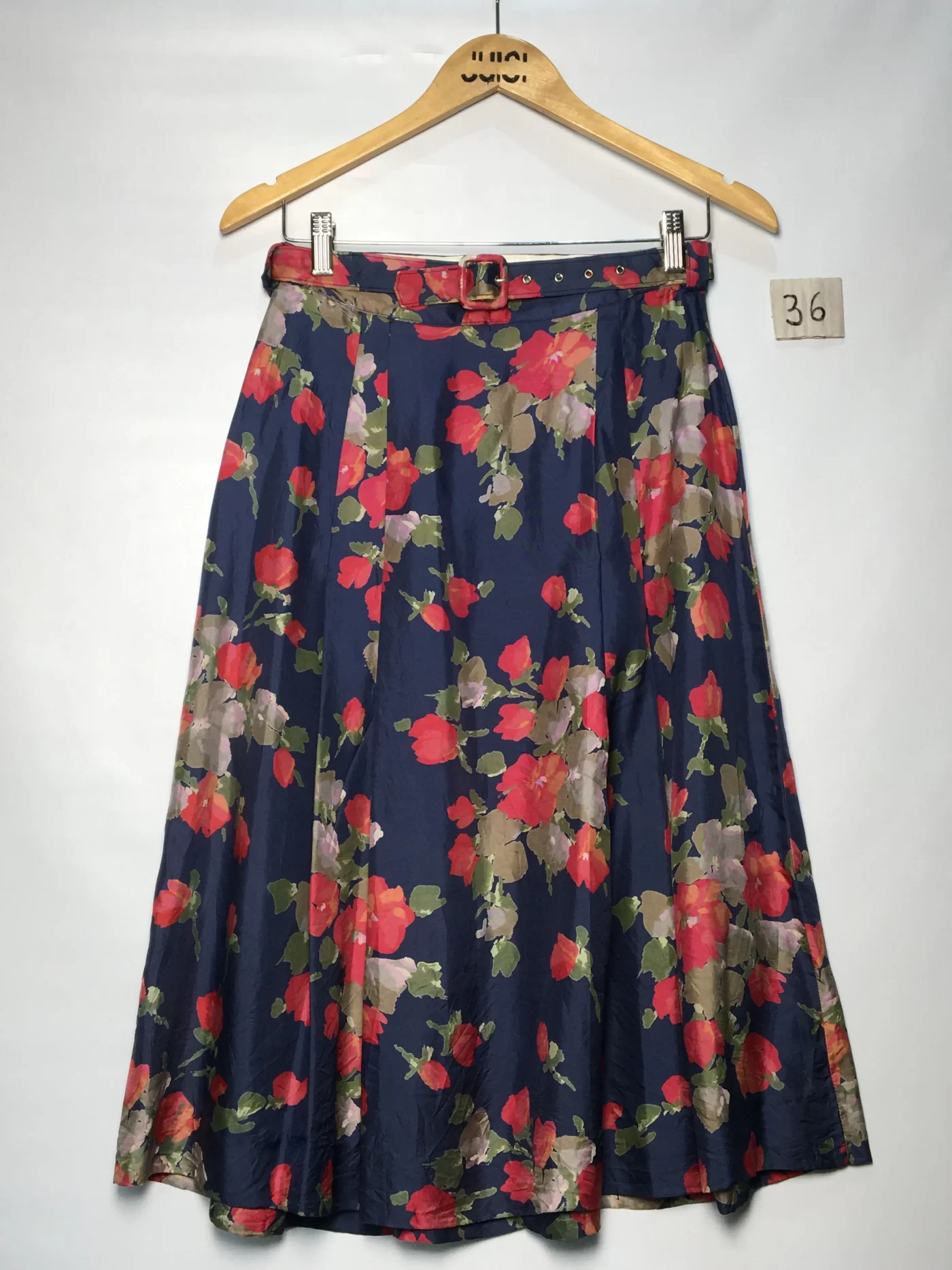 SAIA FUNDO AZUL COM FLORES VERMELHAS COM CINTO