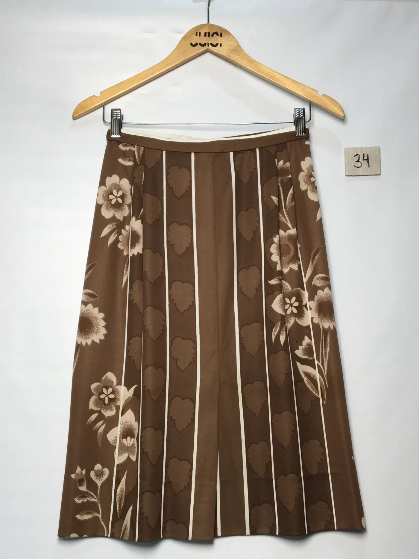 SAIA MARROM ESTAMPADA EM MALHA  FOLHAS E FLORES