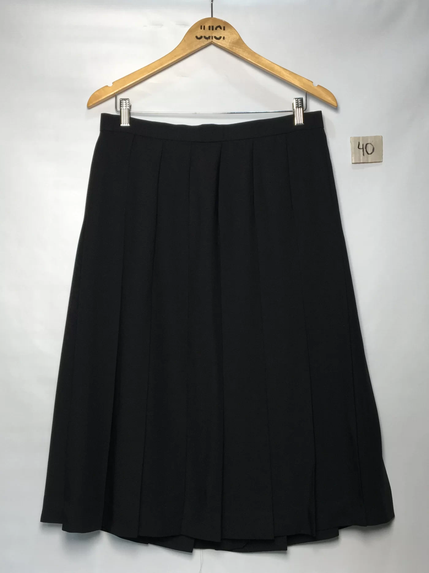 SAIA CREPE PRETO PREGAS MÉDIA