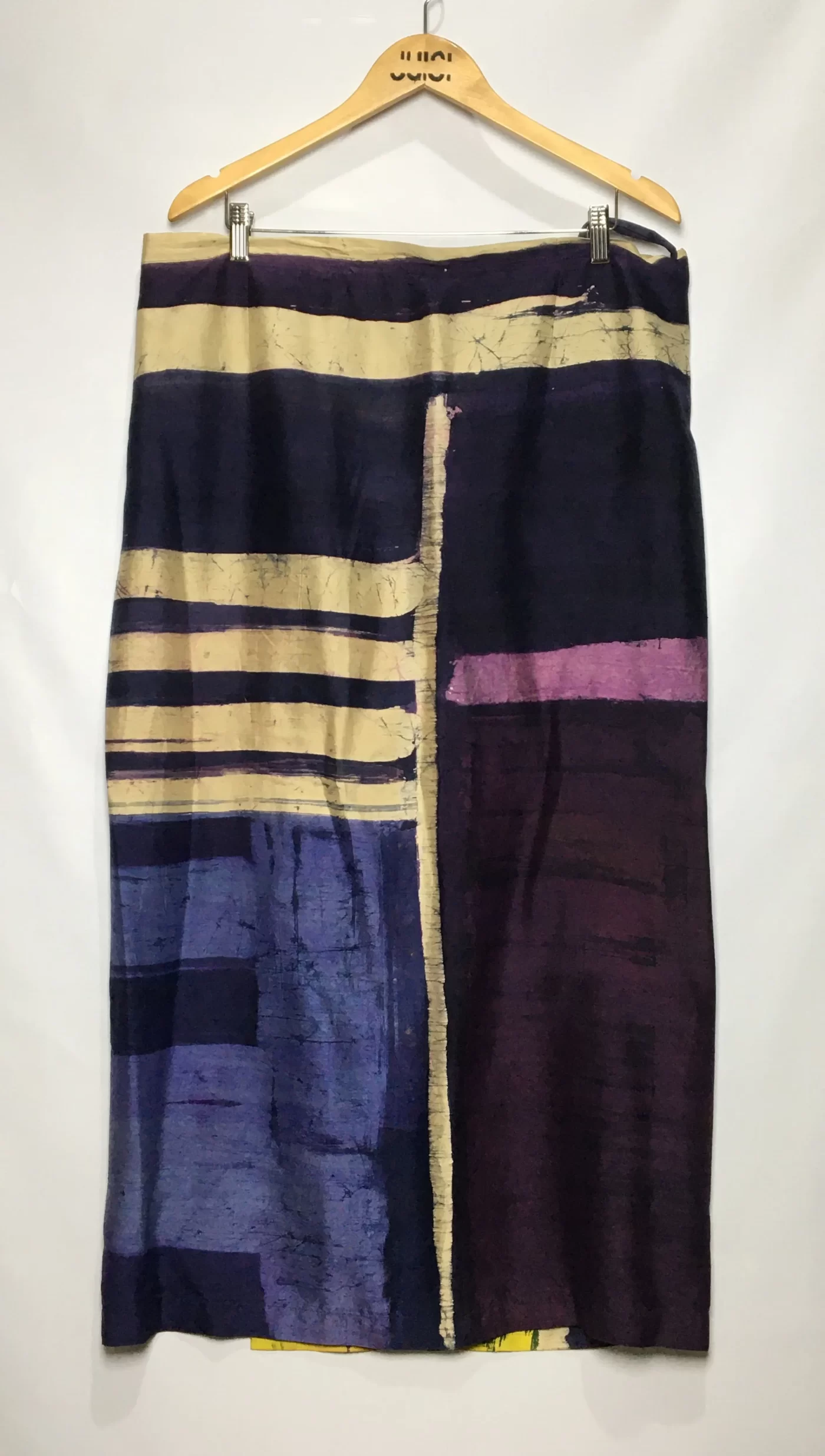 SAIA PAREO COM ESTAMPA ABSTRATA TONS DE ROXO
