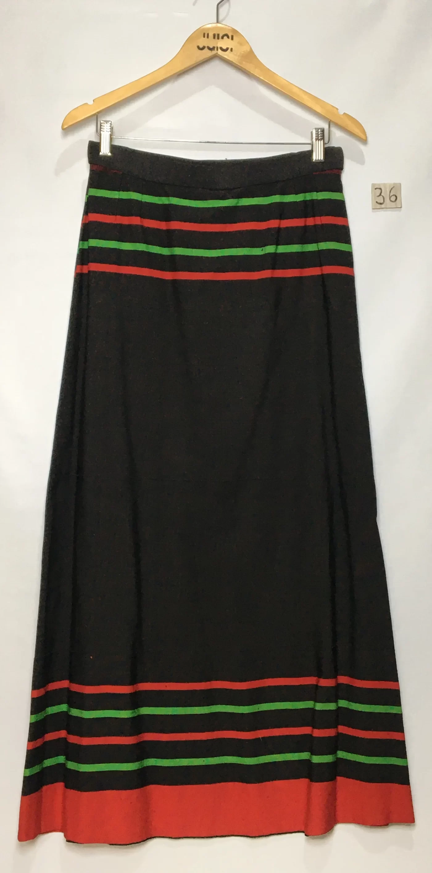 SAIA LONGA PRETA COM LISTRAS VERDE E VERMELHO