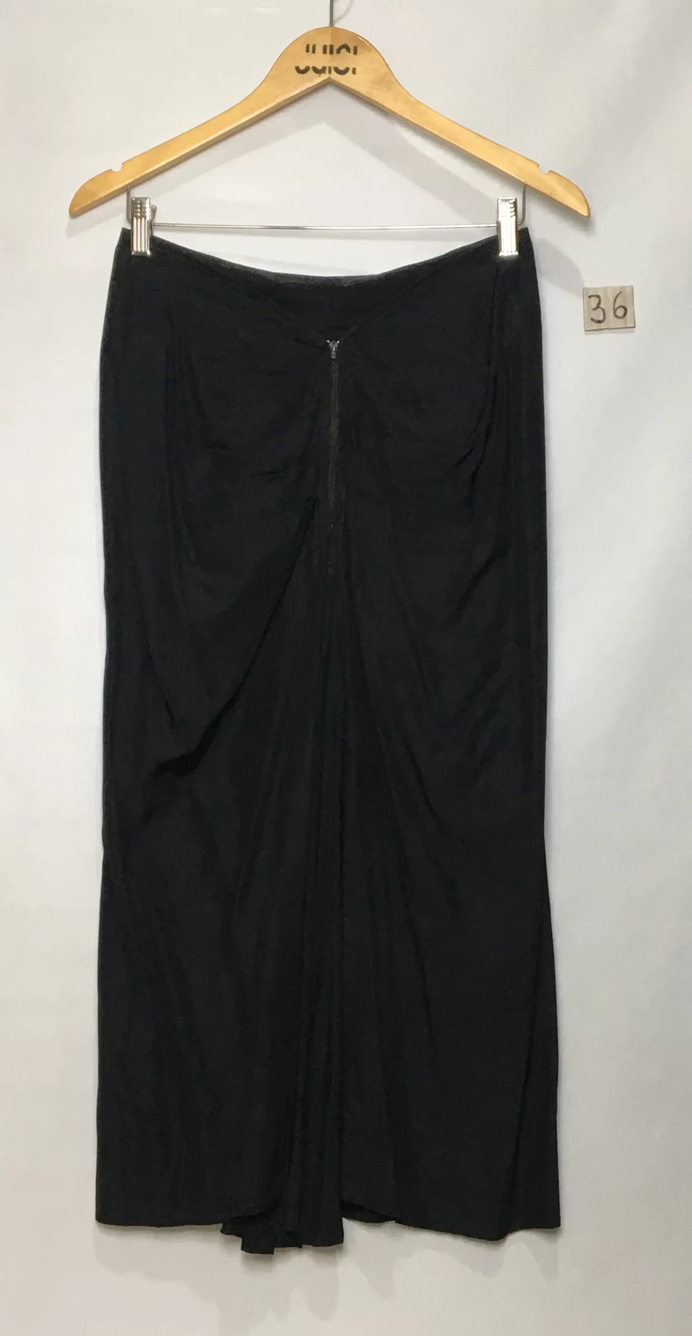 SAIA MIDI PRETA COM ZIPER FRONTAL