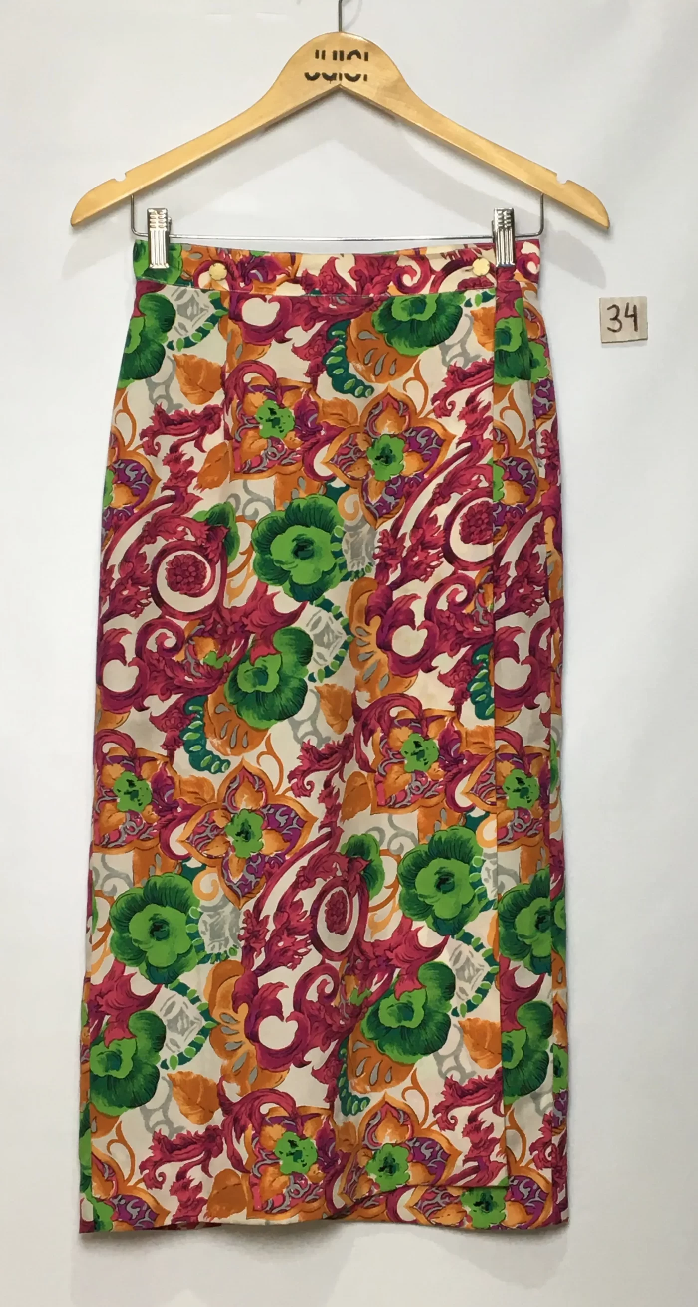 SAIA MIDI PAREO COM ESTAMPA FLORAL VIBRANTE