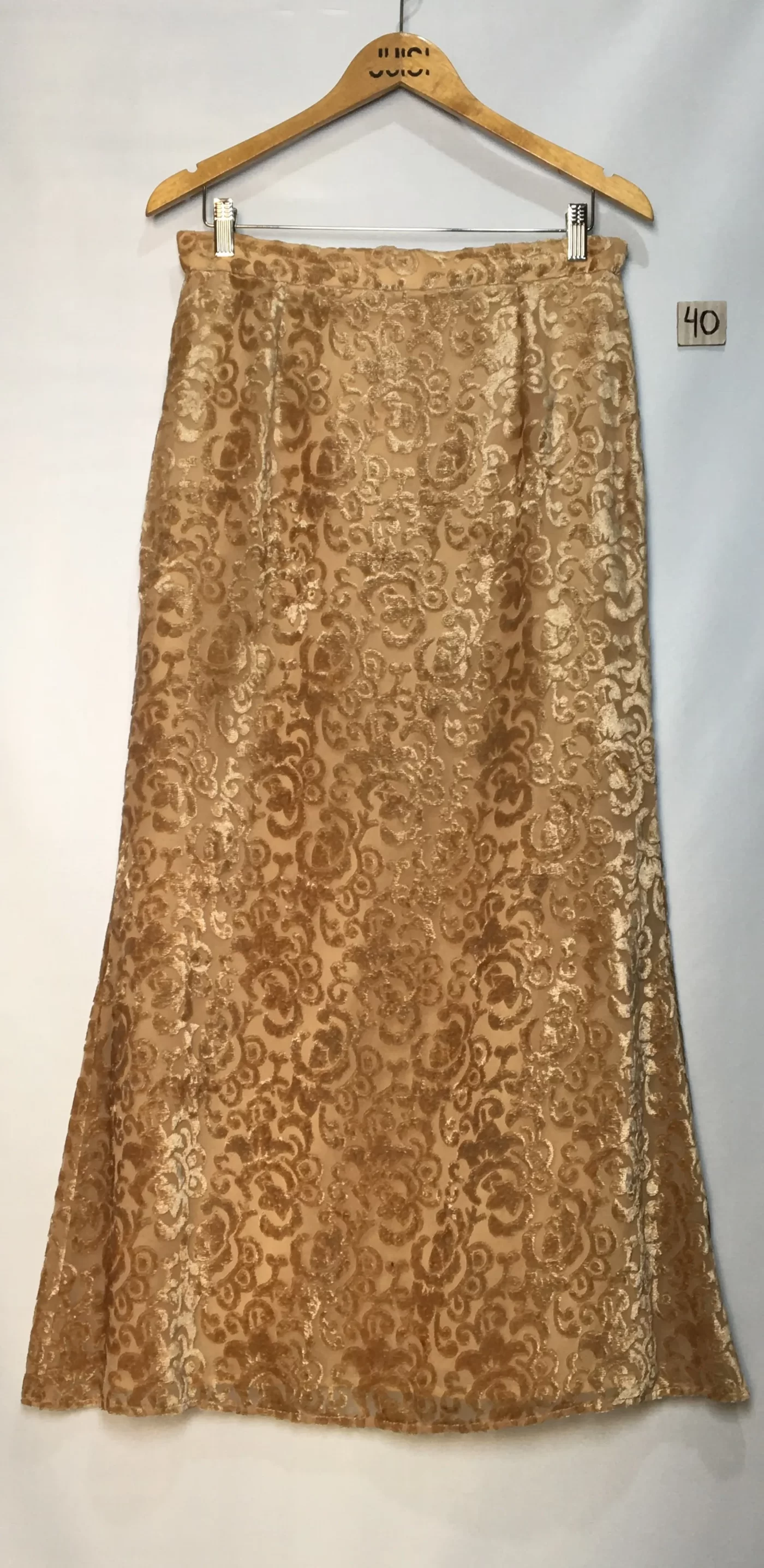 SAIA LONGA EM JACQUARD DOURADO