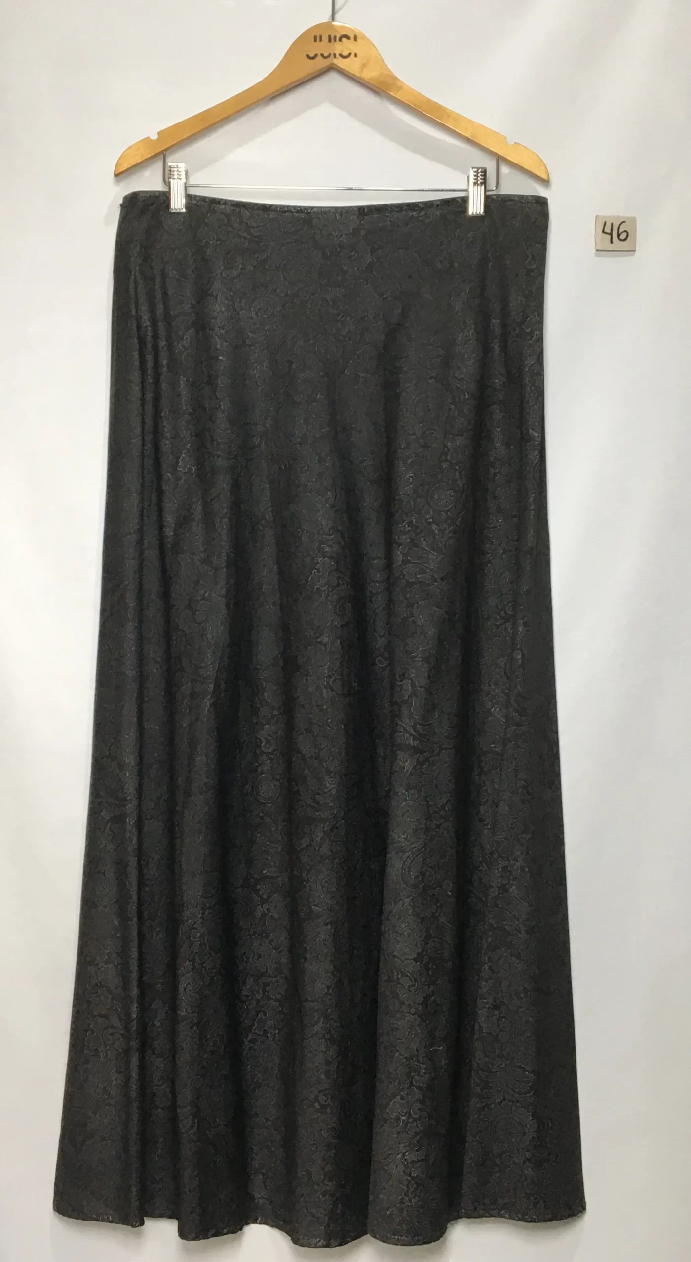 SAIA LONGA EM JACQUARD PRETO