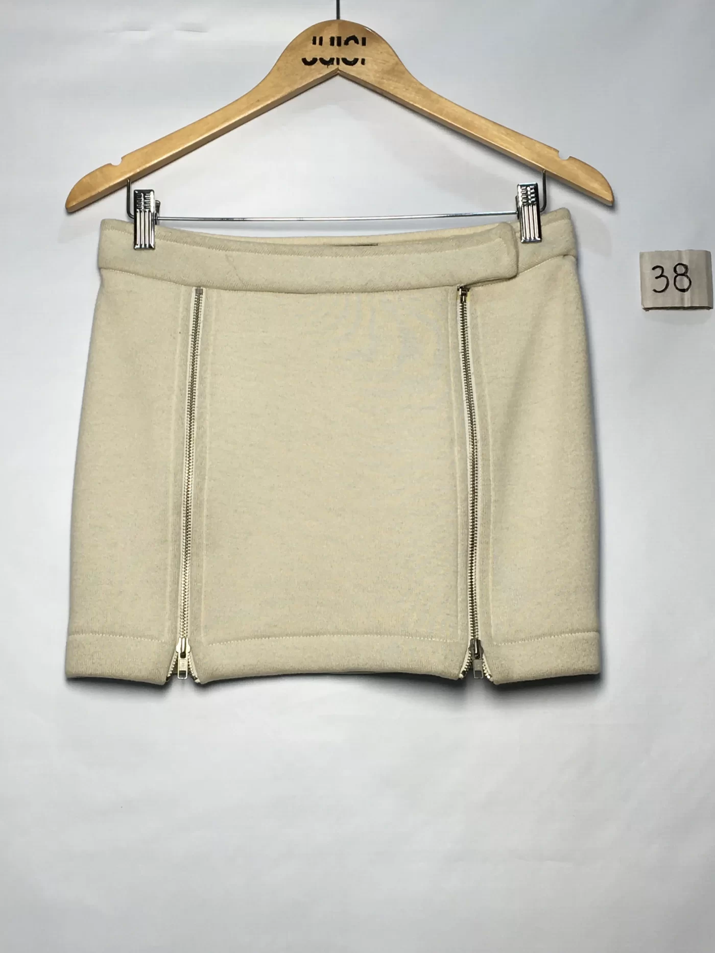 MINISSAIA EM LÃ OFF WHITE COM 2 ZIPERS FRONTAIS