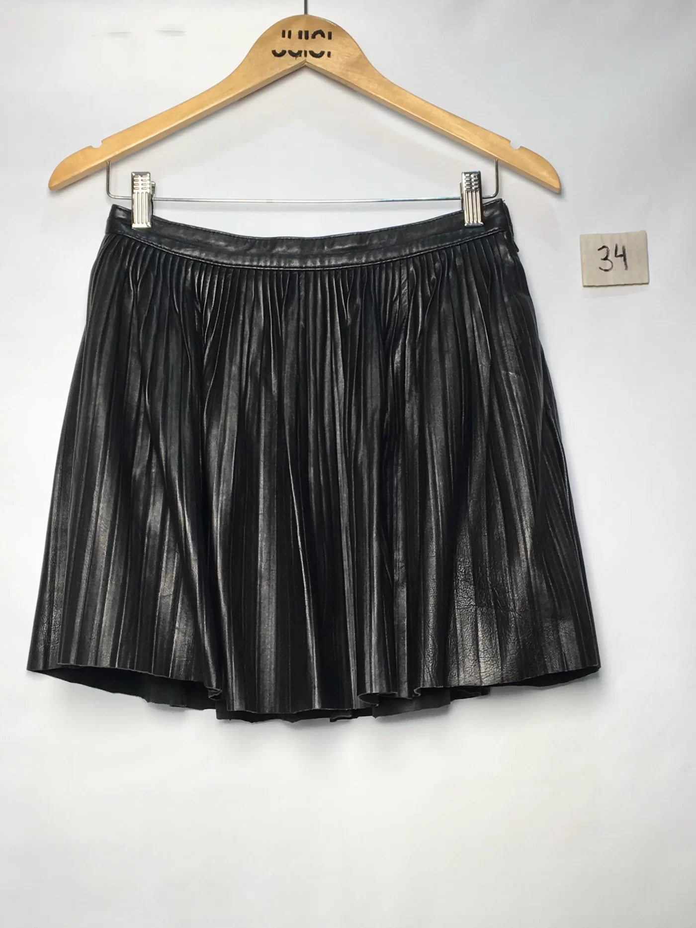 MINISSAIA COURO PRETO PLISSADO
