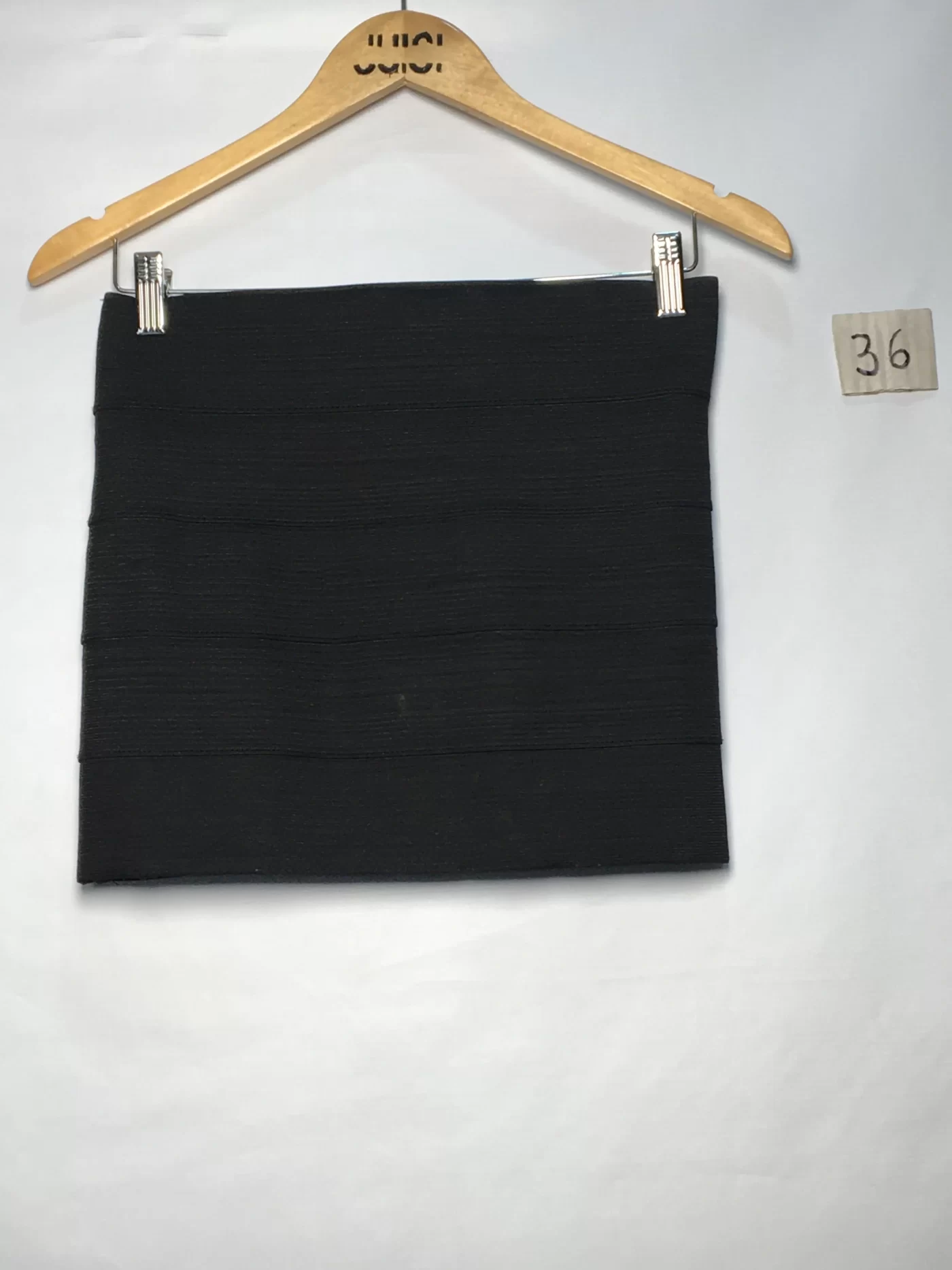 MINISSAIA PRETA CAMADAS DE ELASTICO