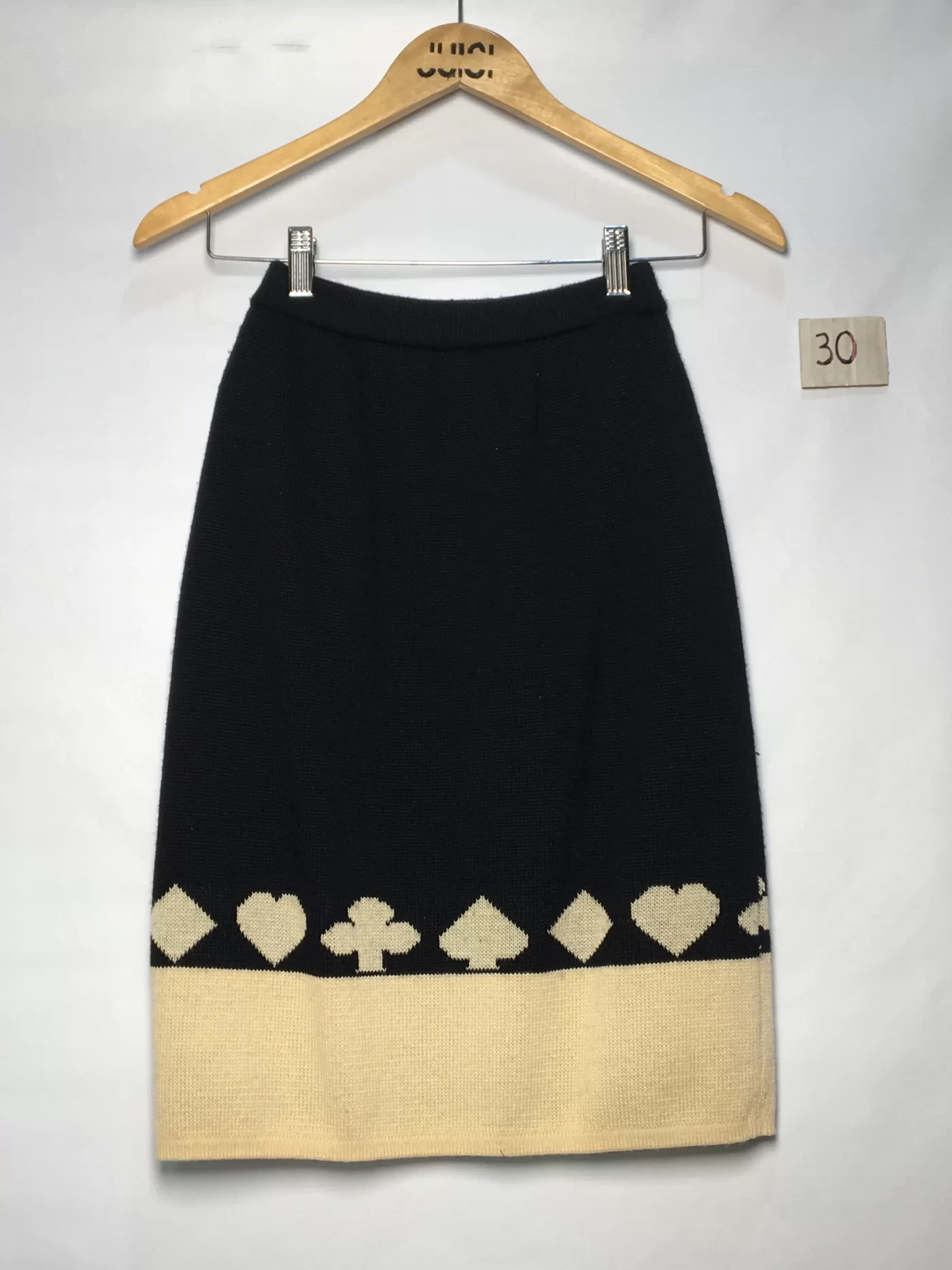 SAIA TRICO PRETA BARRA OFF WHITE DETALHE SIMBOLOS DE BARALHO