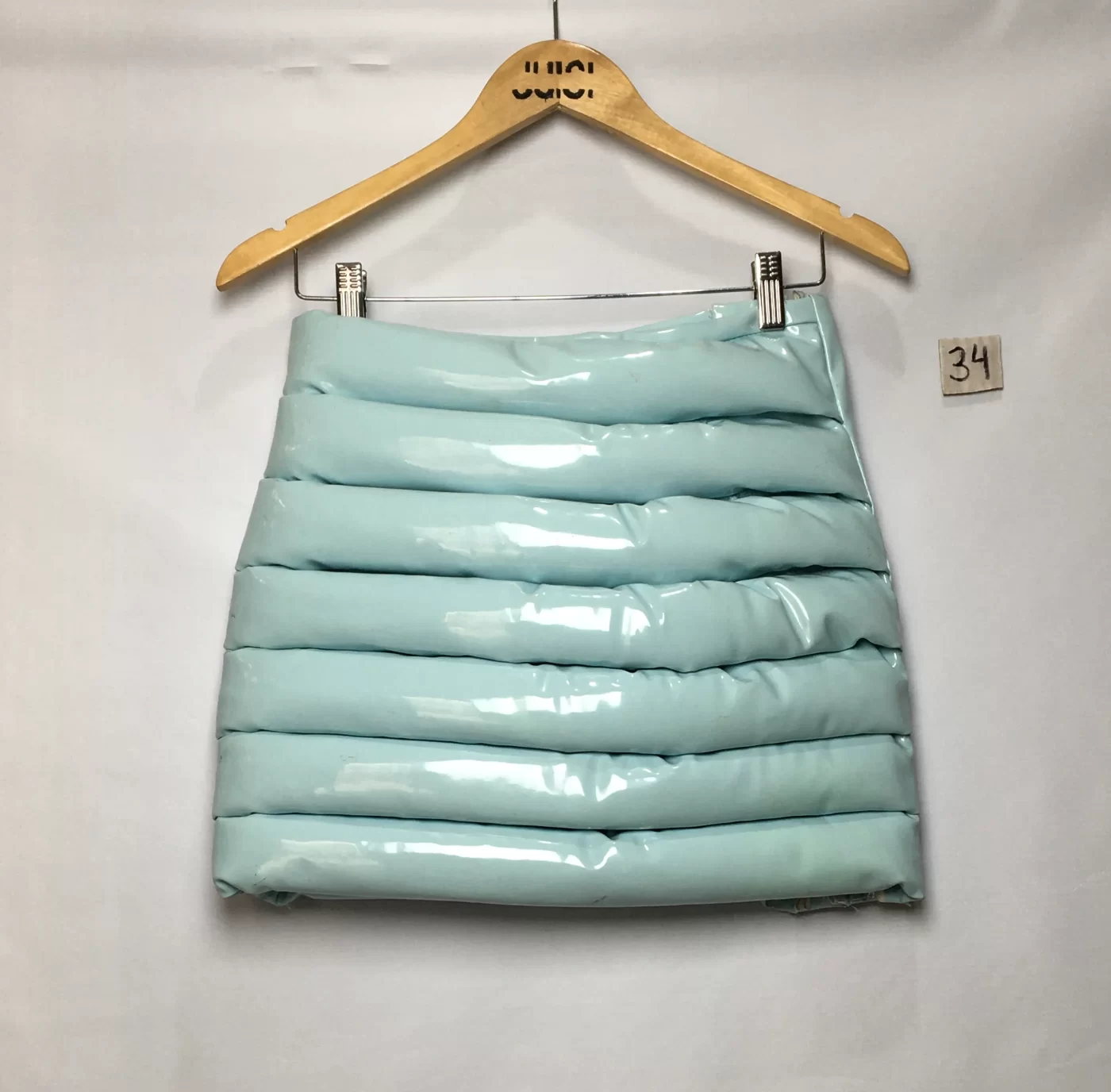 SAIA VERDE CLARO PUFF PLASTICO MINI
