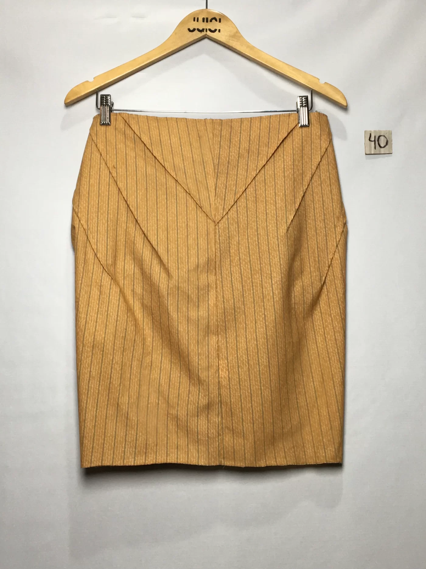 SAIA OCRE COSTURA FRONTAL V TIPO PENCE
