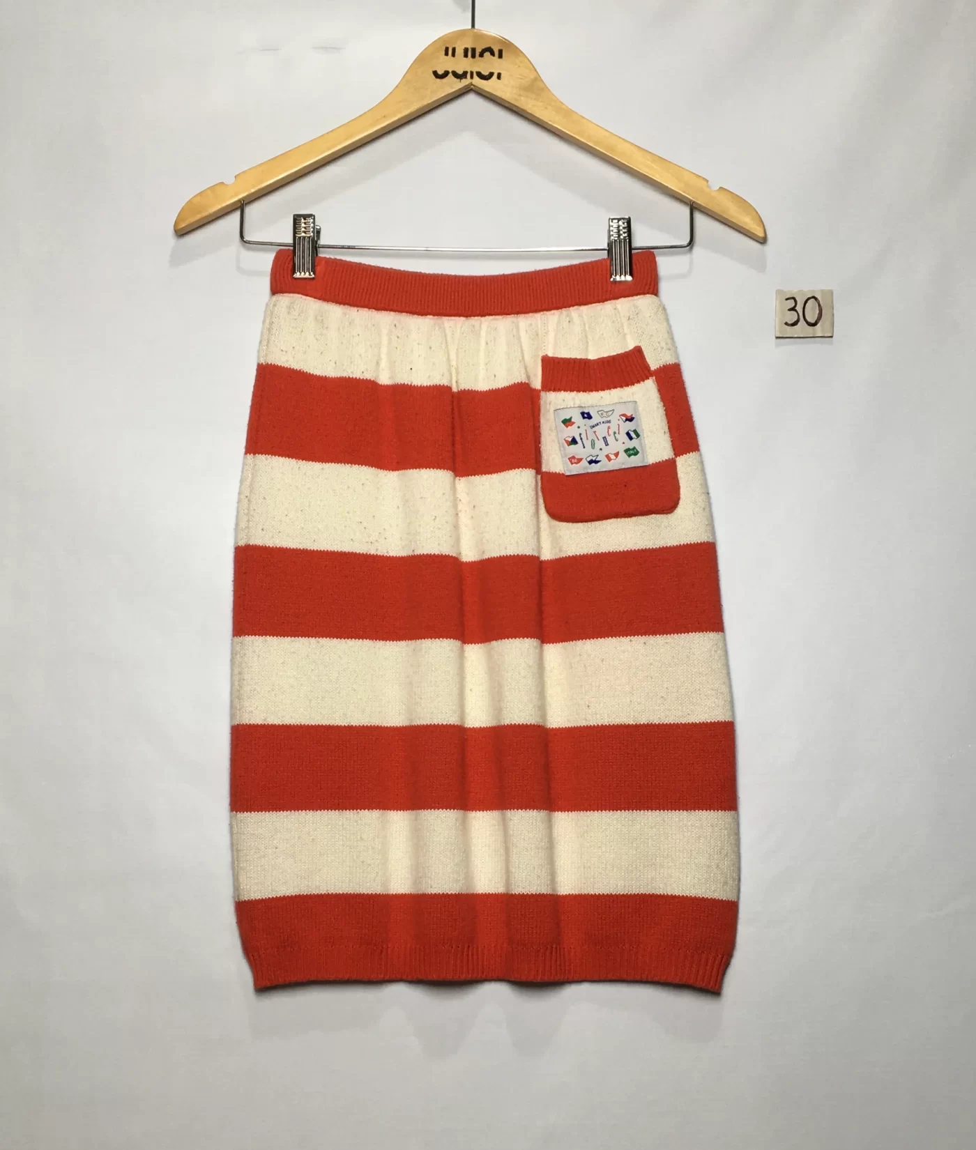 SAIA LÃ BRANCO E VERMELHO LISTRA BOLSO ETIQUETA