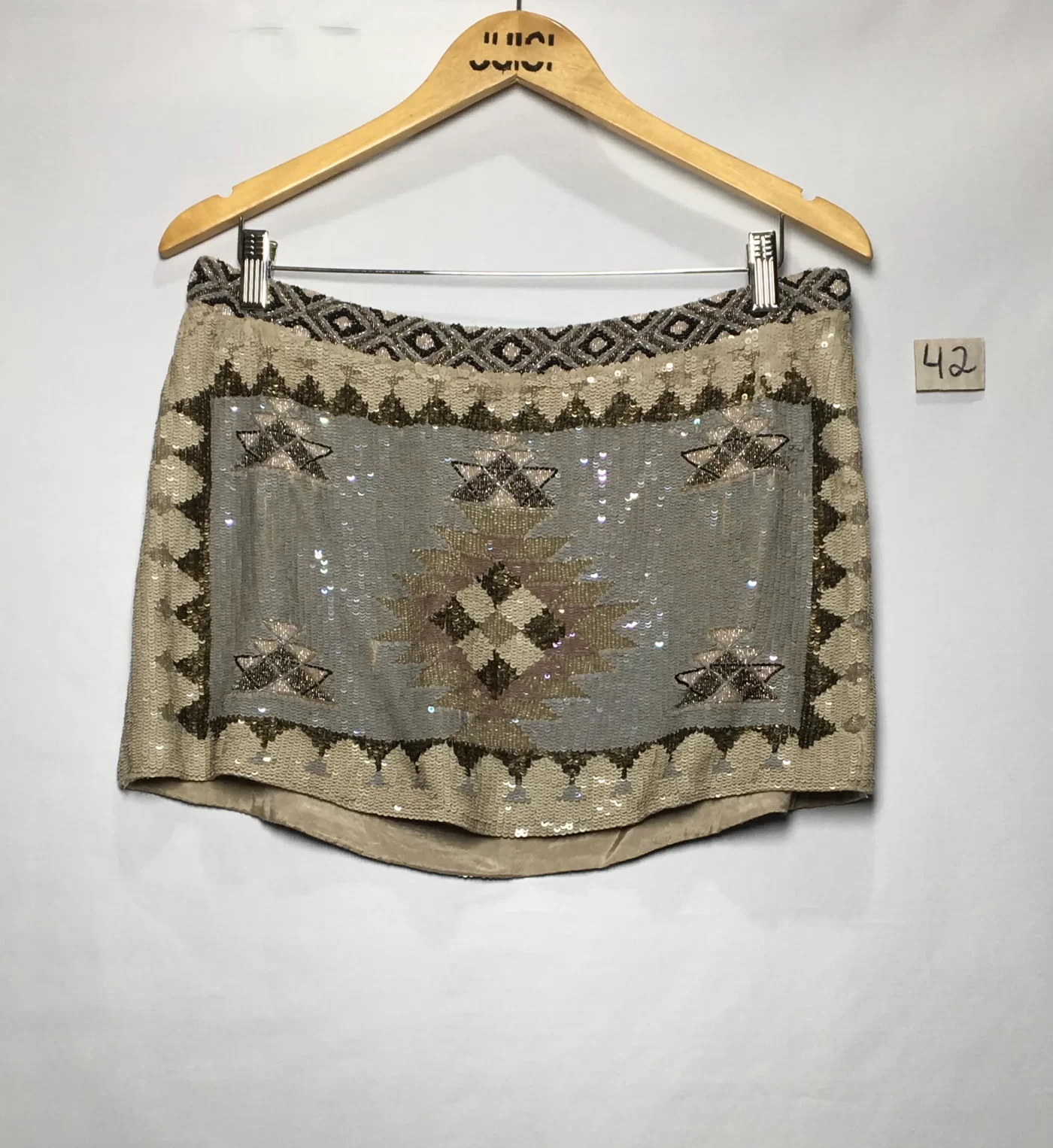 SAIA PAETÊ ESTAMPADO TONS CINZA E BEGE