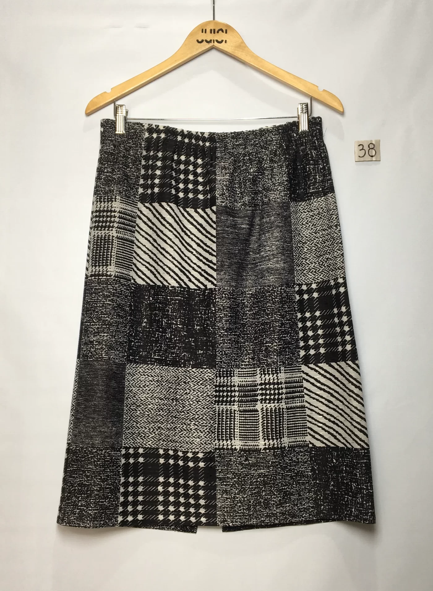 SAIA PATCHWORK BRANCO, PRETO MÉDIA