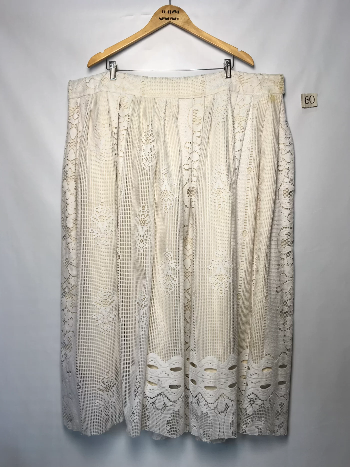 SAIA BRANCA RENDA TIPO CORTINA