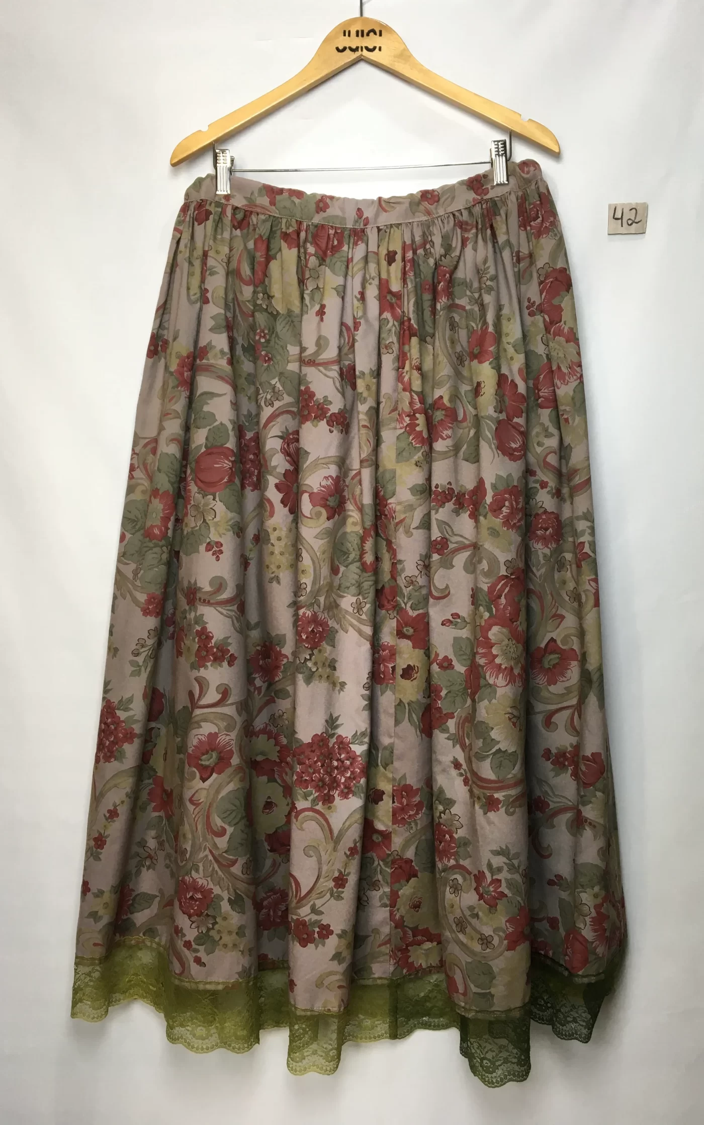 SAIA ESTAMPA FUNDO CINZA FLORAL , ARABESCO BARRA RENDA VERDE