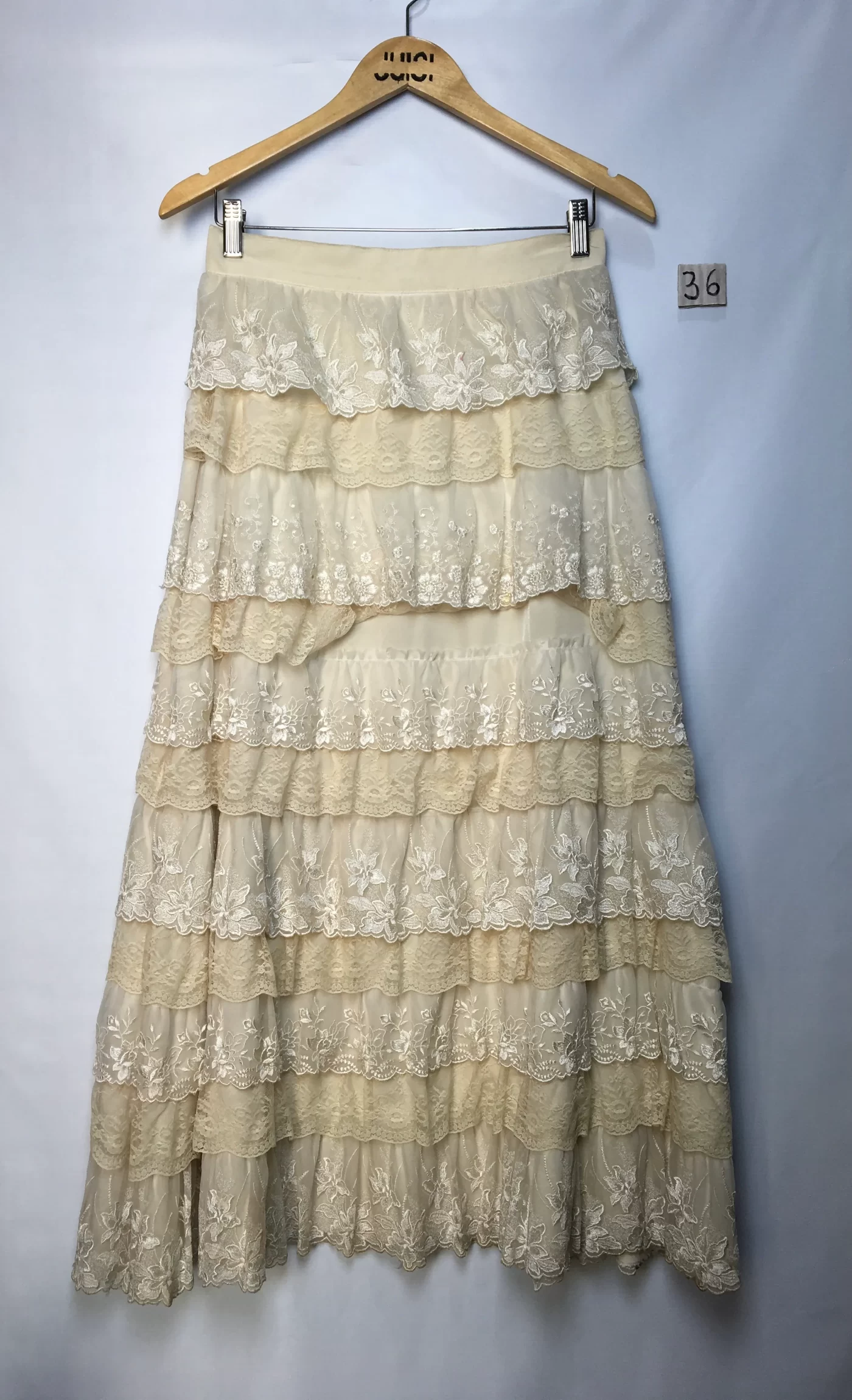 SAIA MIDI DE RENDA COM BABADOS EM CAMADAS OFF WHITE