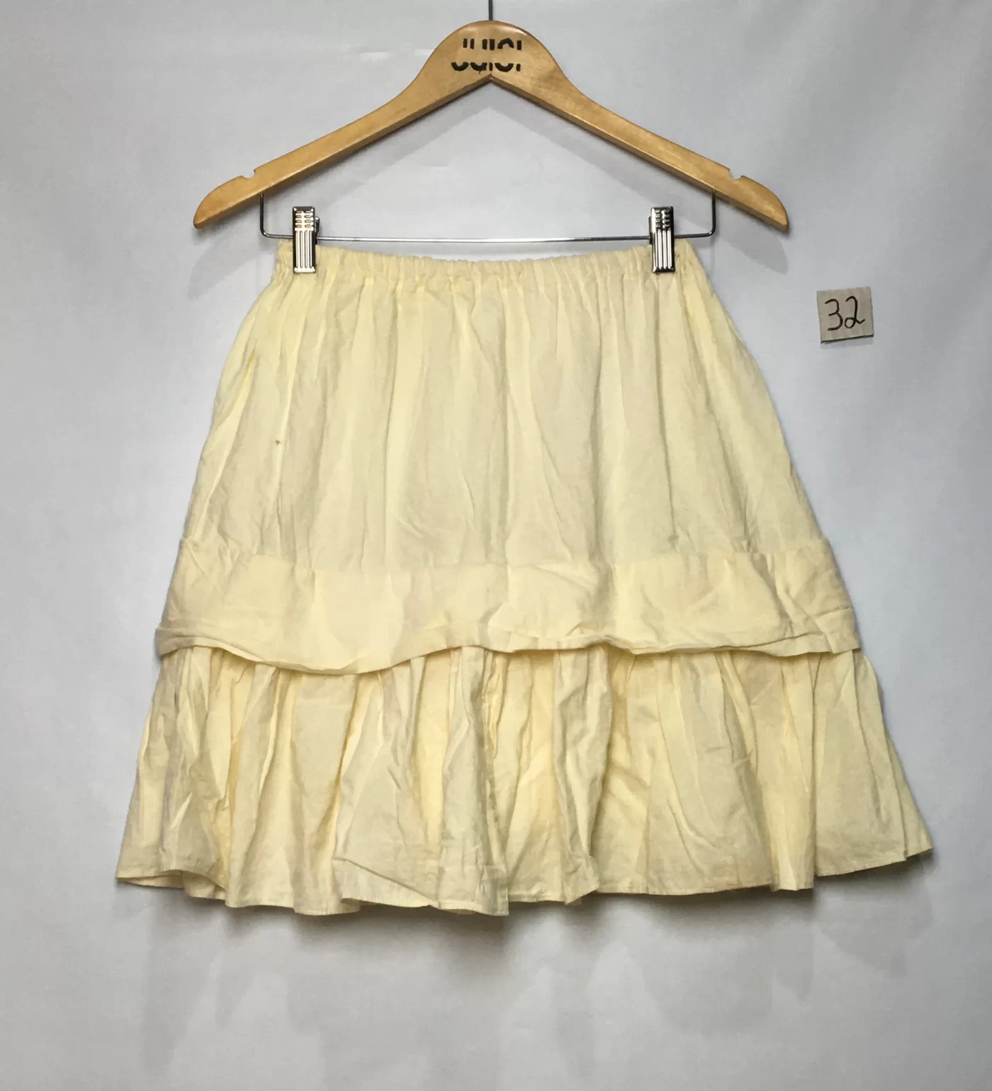 SAIA AMARELA PASTEL COM 2 CAMADAS E CÓS DE ELASTICO