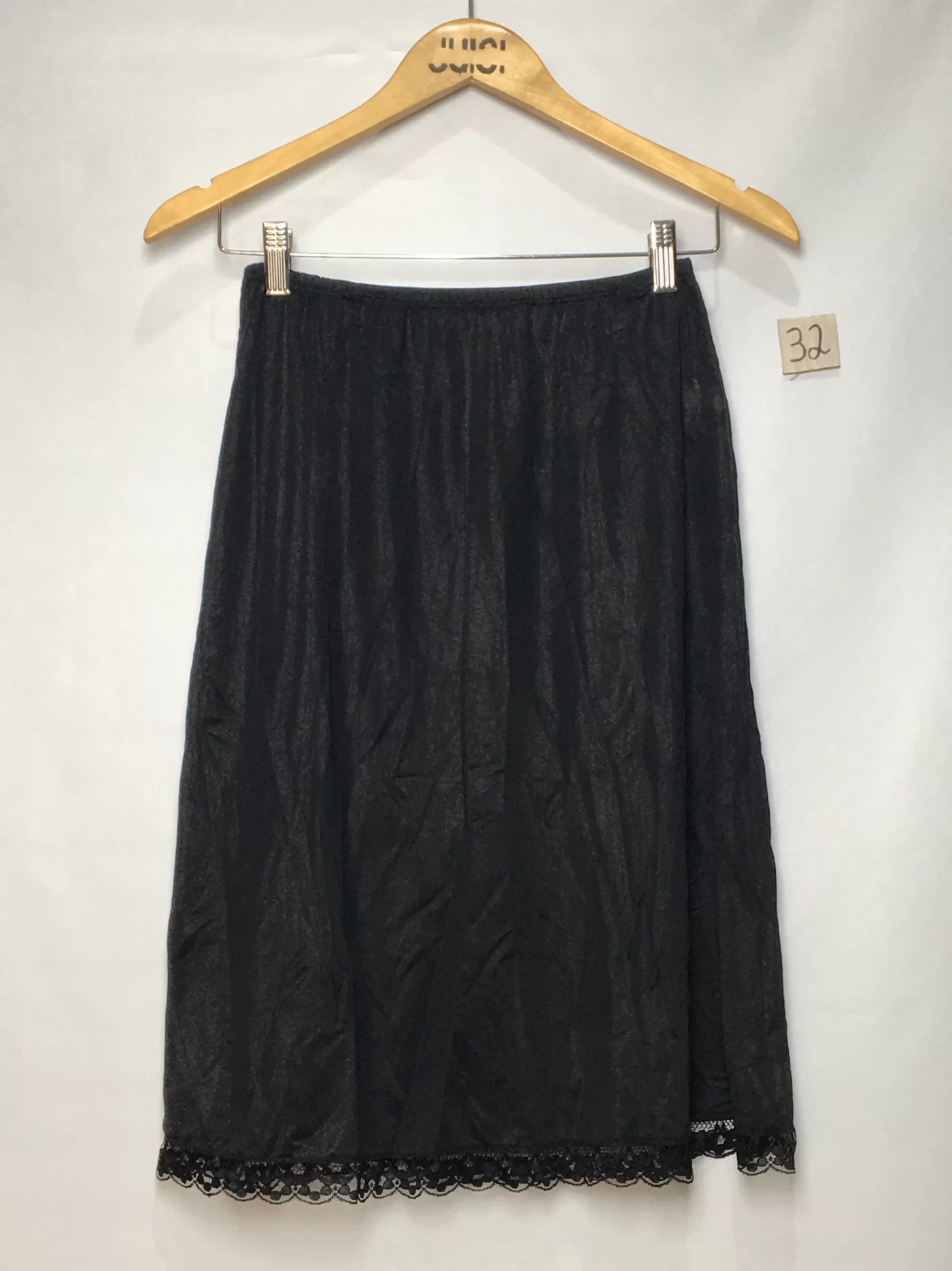 ANAGUA EM NYLON PRETO COM DETALHE RENDA NA BARRA
