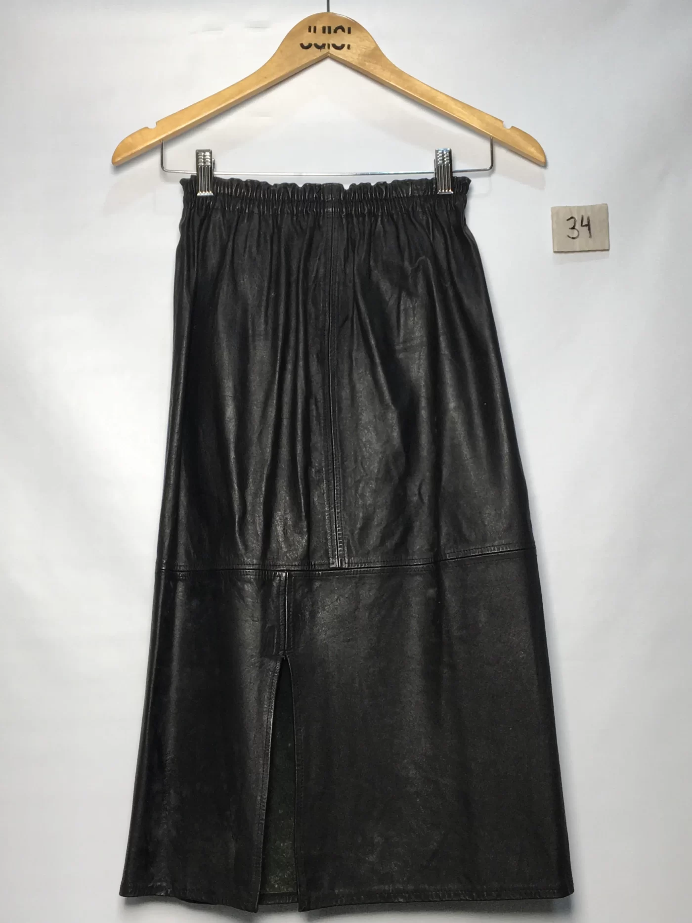 SAIA MIDI EM COURO PRETA COM FENDA FRONTAL