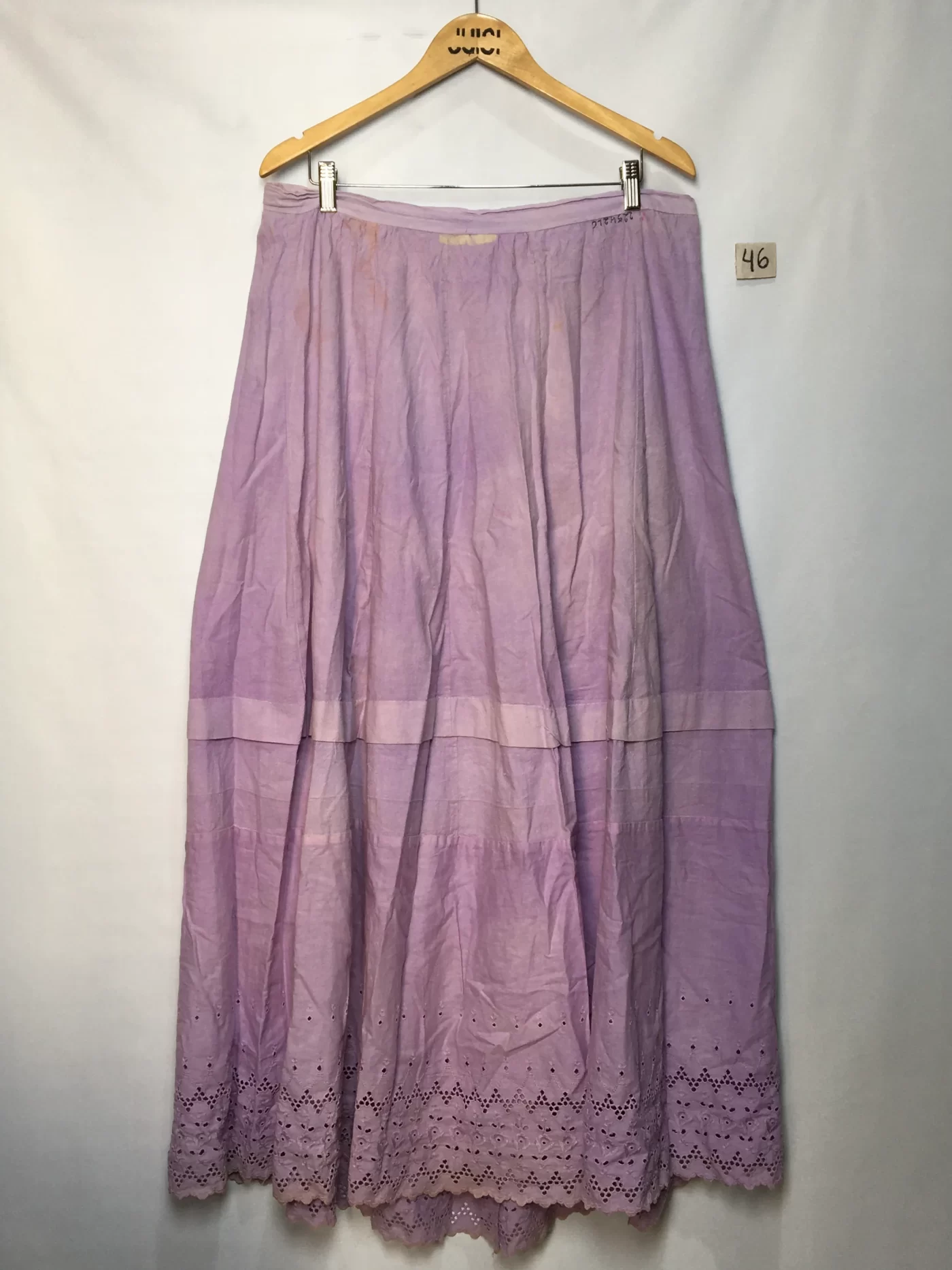 SAIA EM ALGODAO LILAS COM DETALHE EM BORDADO INGLES