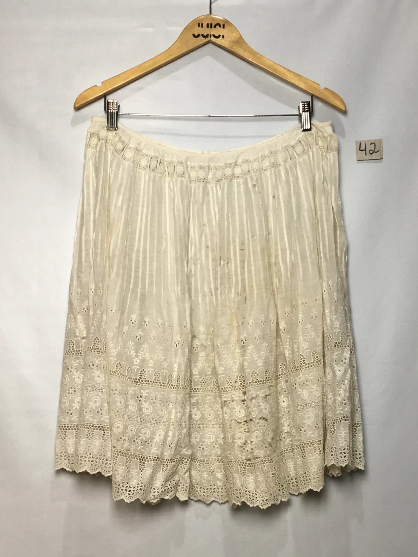 SAIA EM ALGODAO OFF WHITE COM DETALHES DE BORDADO INGLES