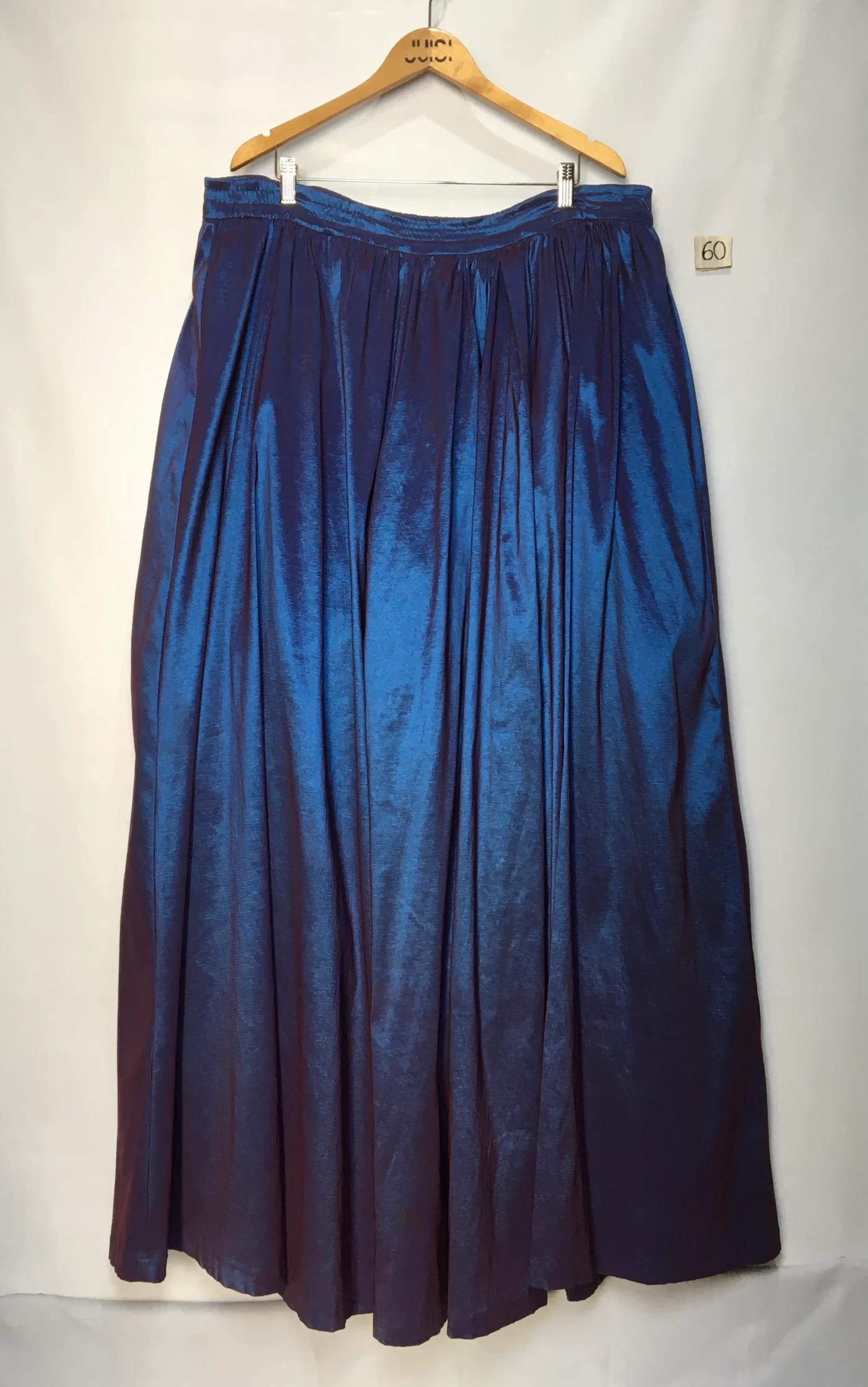 SAIA LONGA TAFFETA AZUL COM PREGAS VOLUMOSA