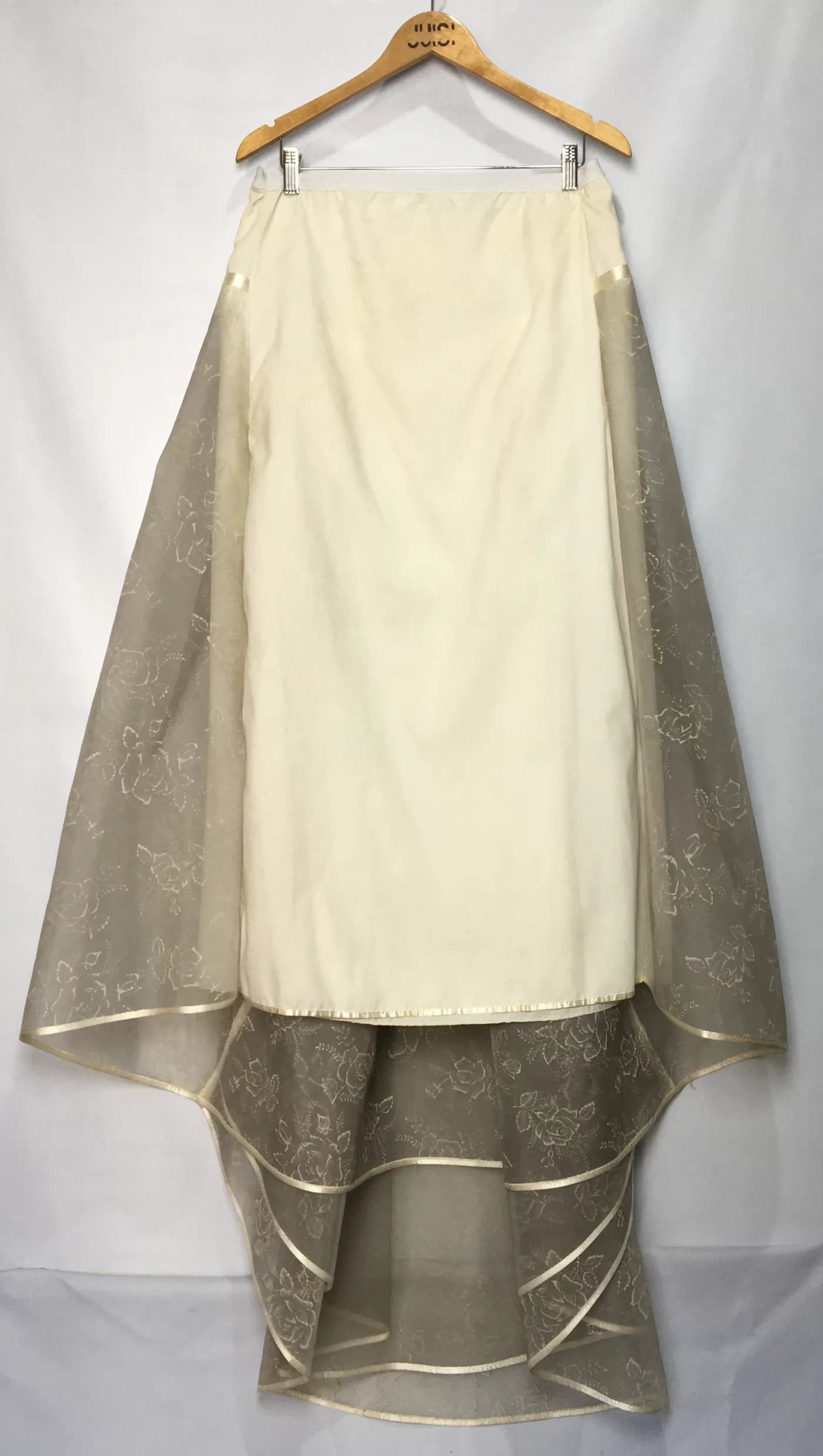 SAIA LONGA FESTA OFF WHITE SOBRECAMADA COM TULE BORDADO