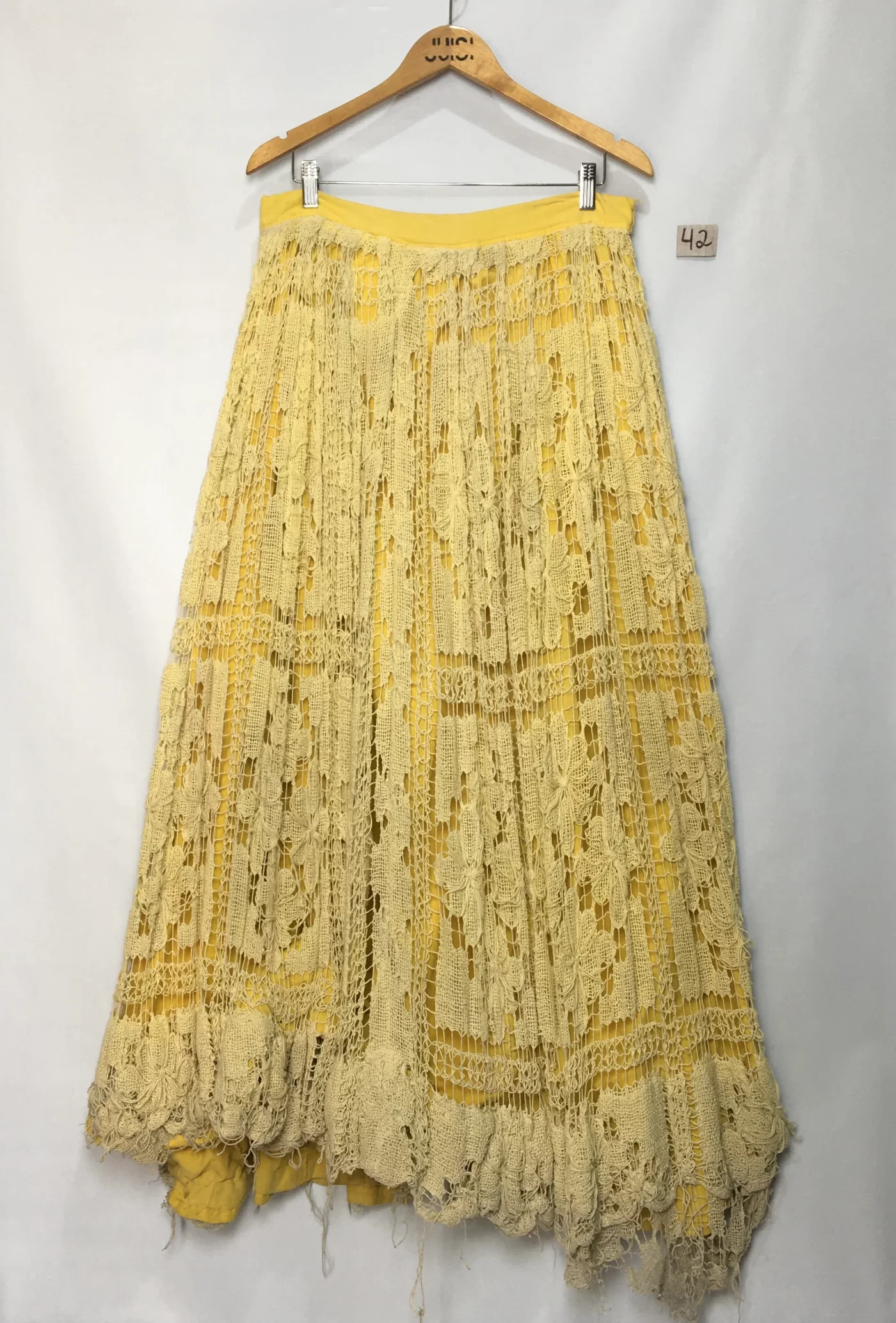 SAIA MIDI DE CROCHE AMARELO CLARO COM FORRO E BARRA ASSIMETRICA