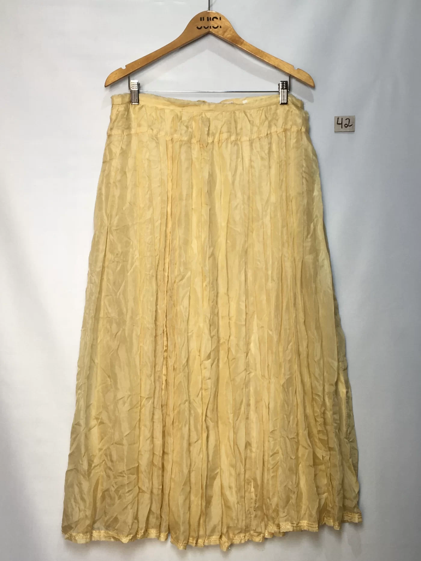 SAIA MIDI COM PREGAS AMARELO PASTEL TECIDO LEVE
