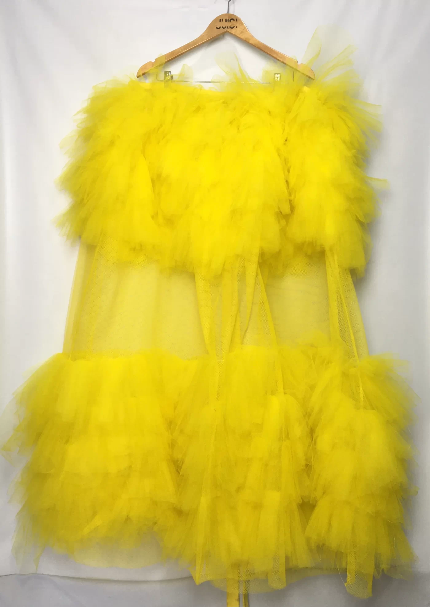 SAIA DE TULE AMARELO VIBRANTE COM BABADOS VOLUMOSOS